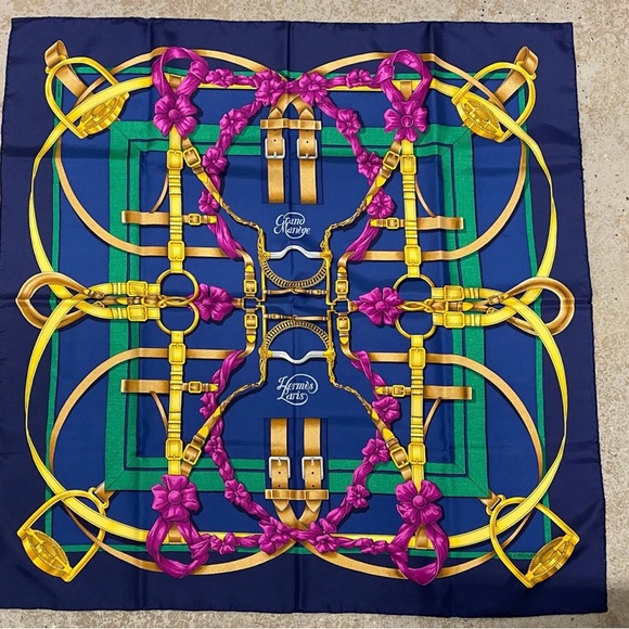 This is a Hermes grande manage scarf. It includes box, in perfect condition navy - Picture 2 of 4